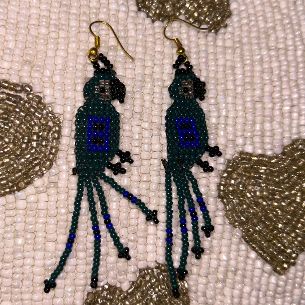 💙💚beaded parrot earrings💙💚